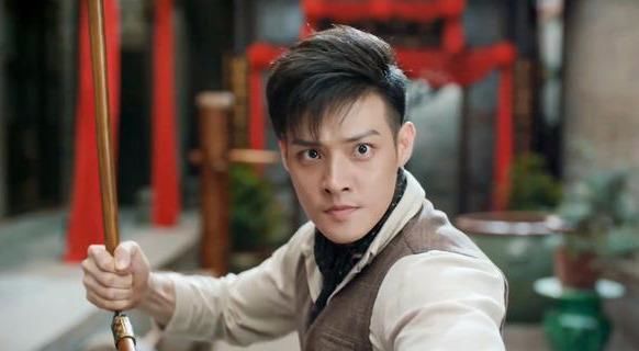 比小娘|《大侠霍元甲》里看到了《小娘惹》的陈锡，比小娘惹里好看多了