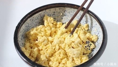  粗粮|不用早起也能吃到，粗粮发面早餐饼，加点菜叶如此煎，味道真是好