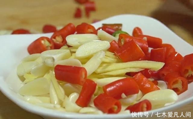 天天|夏天家人最爱这盘芹菜,天天吃也不腻,酸脆开胃,一次至少做5斤