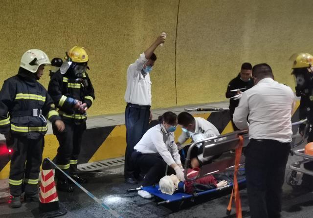  演练|车祸导致危化品泄漏人员被困，直升机紧急救援,这场演练堪称大片