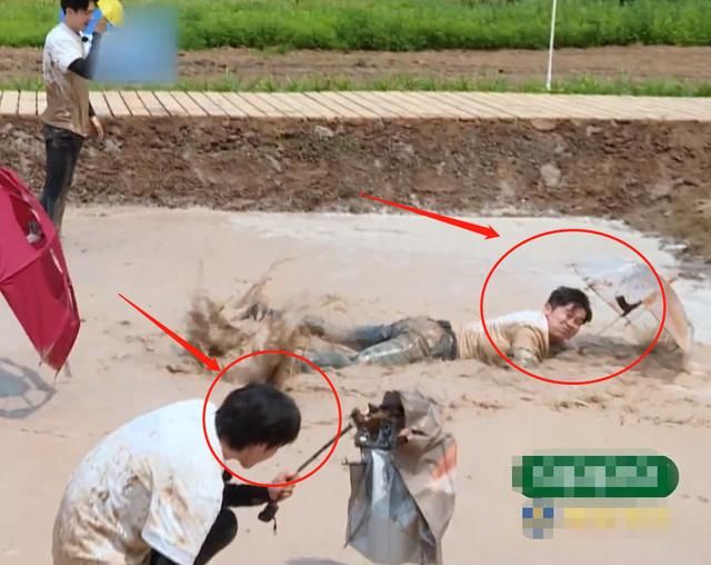  与众不同|蔡徐坤偶像包袱太重？兄弟团下泥潭成大花脸，他的造型却与众不同