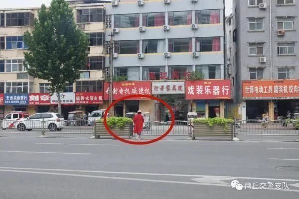 环境|看看都有那些人在破坏文明交通环境、你是否也在其中?