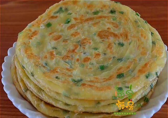  三回|家常烫面饼这样做，柔软劲道好消化，我家一周吃三回