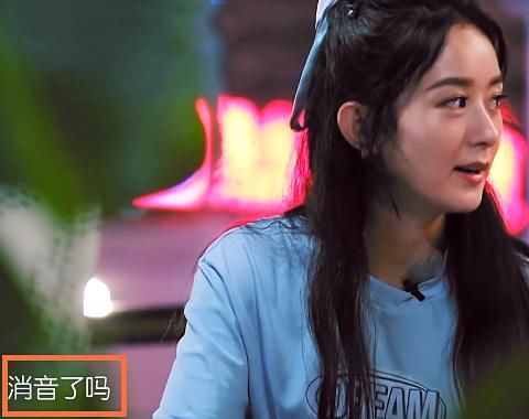  唯独|黄晓明在餐厅里唱歌时，其他人都夸赞好听，唯独赵丽颖与众不同