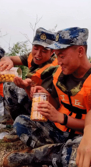 大哭|公交司机蓄意报复、痛失9000万男子大哭:总有一种爱温暖你