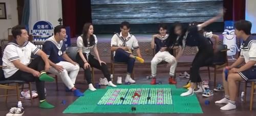 脱鞋|baby1米68,吴宣仪1米66,两人脱鞋同框后,这腿长差认真的?