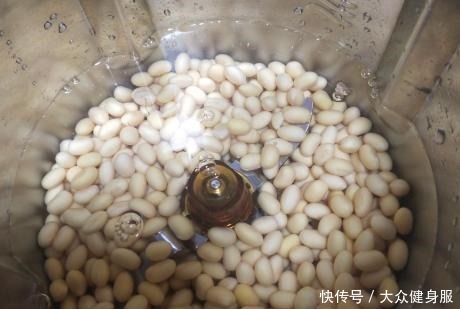 黄豆|豆腐脑在家做很简单，1碗黄豆8碗水，豆腐脑又嫩又滑，比买的好