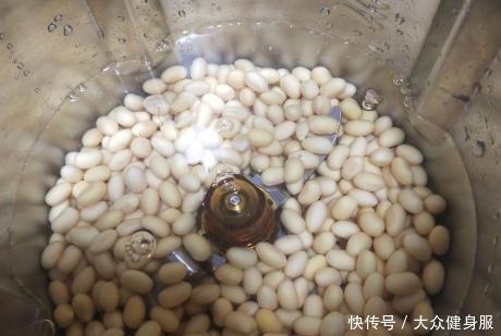 黄豆|豆腐脑在家做很简单,1碗黄豆8碗水,豆腐脑又嫩又滑,比买的好