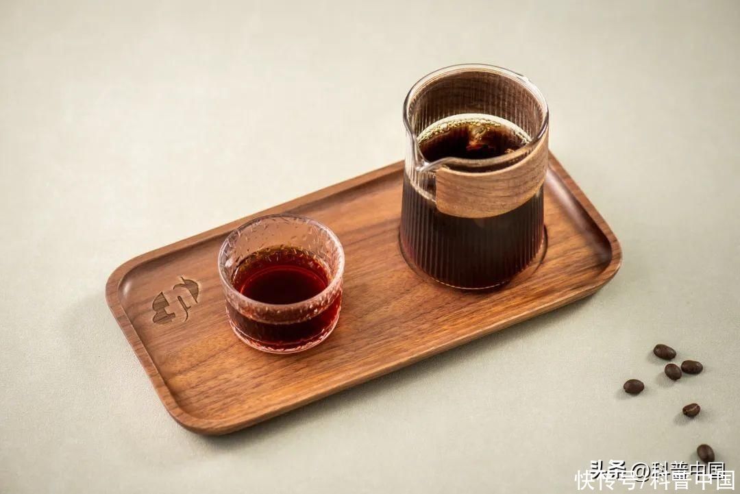 都是冰咖啡冷萃凭什么比冰美式贵(都是冰咖啡，冷萃凭什么比冰美式贵？)