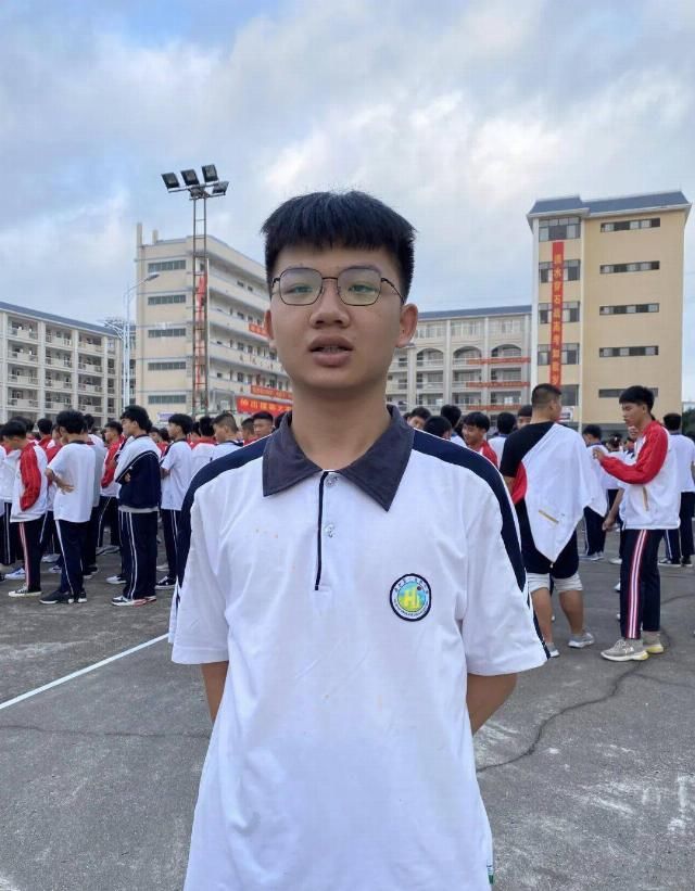  募捐活动|环江这所高中为被截肢的10岁小女孩做了这事