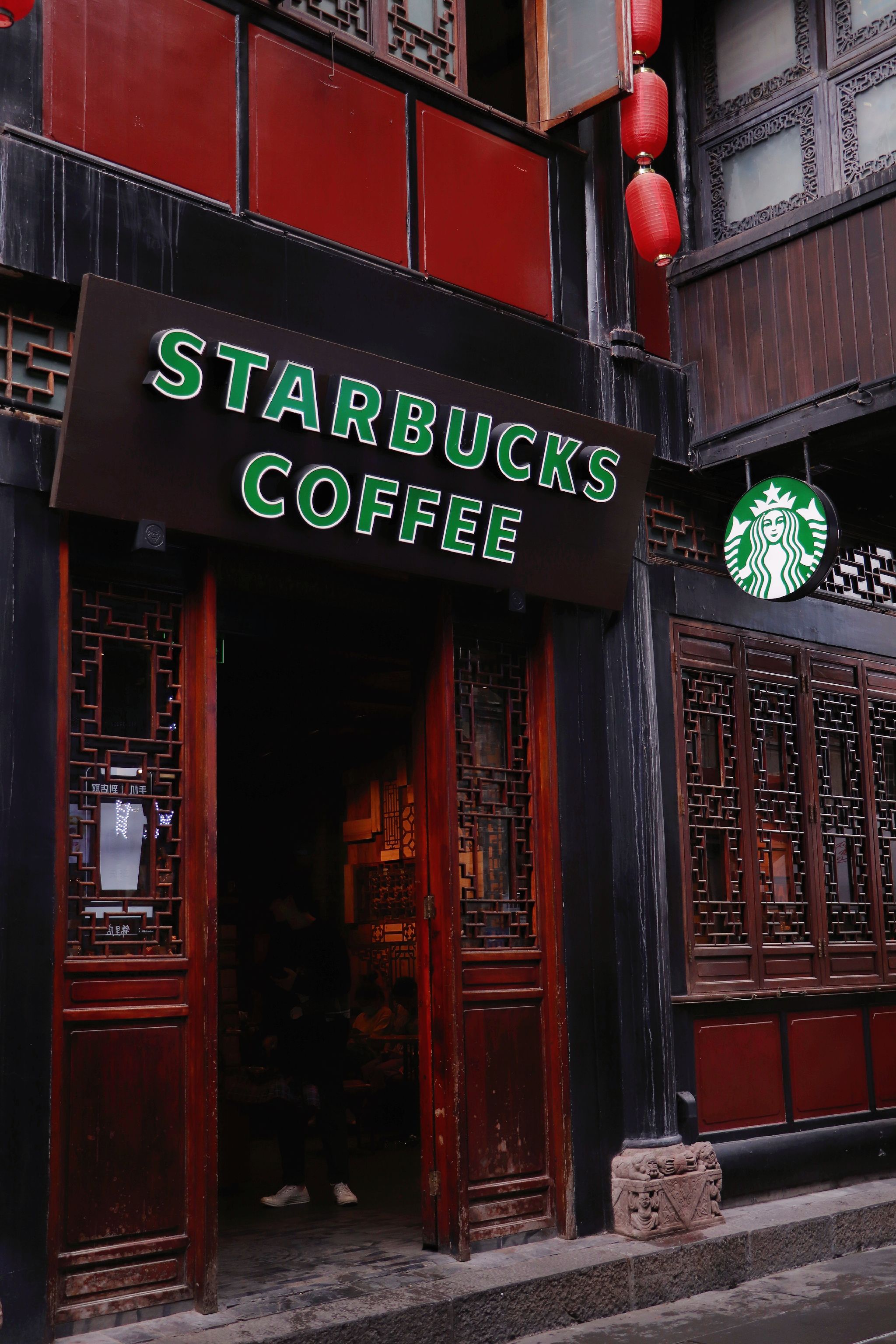 商场里|美食打卡攻略!每一个美食聚集地,都种满了成都人