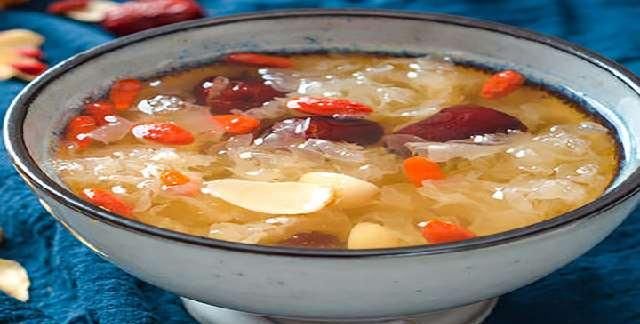 莲子汤|一道养生百合莲子汤,甜而不腻,黏稠软糯,大人小孩都爱喝