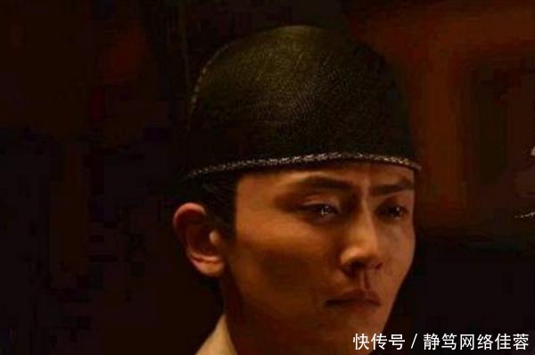 睡觉|最爱加班的皇帝,一个加班不睡觉,另一个加班连衣服都顾不上补