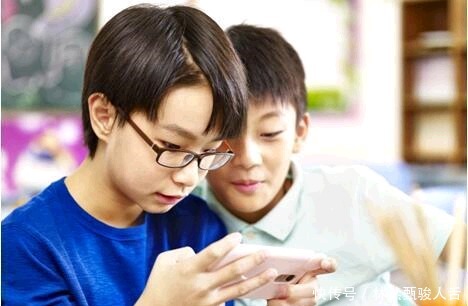 手机游戏|“再偷玩就去死!”宝妈阻止孩子玩手机,酿成儿子跳楼自杀惨案