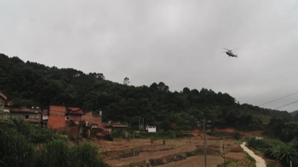 组织|这个村出了什么事？警方组织300多人，警航直升机参与搜捕！