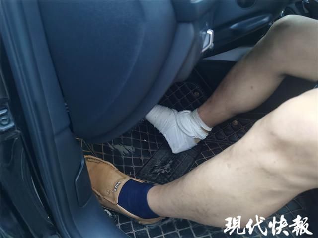  石膏|司机右脚打着石膏，竟还在高速上超速行驶
