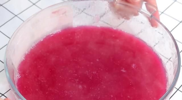  抢光|火龙果别只会直接吃了，加一袋牛奶，没想到这么好吃，上桌就抢光