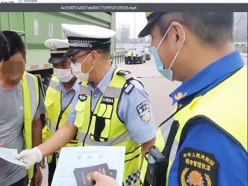 工作|城阳公安交警联合开展超限超载和大气污染整治工作