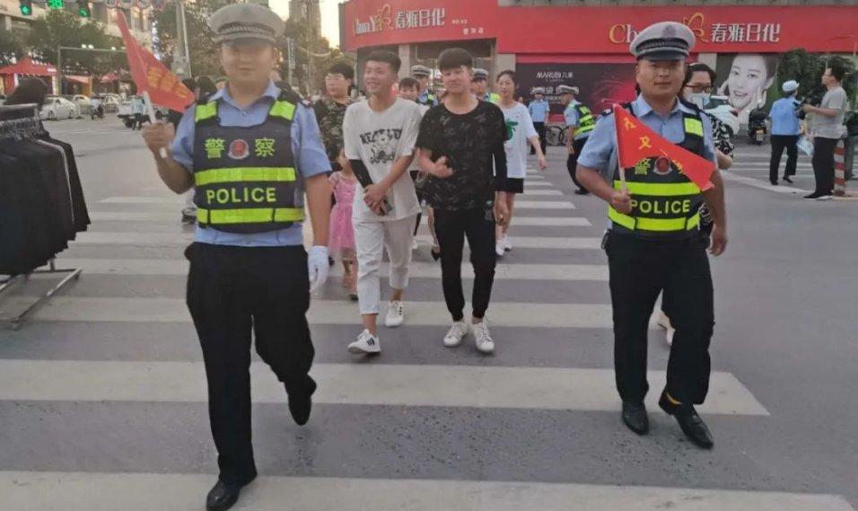 活动|靖边交警街头开展“车让人，人守规”交通安全宣传劝导活动