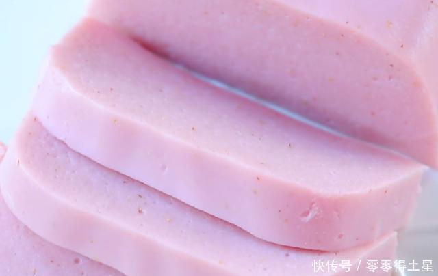  老少皆宜|甜香味美的草莓牛奶冻，烹饪简单，营养好吃，老少皆宜的美食