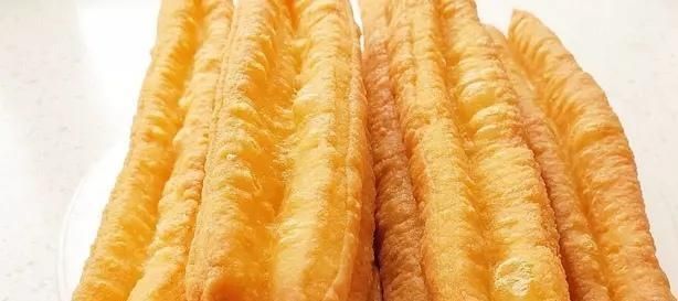 店老板|炸油条用小苏打、食用碱全错油条店老板教你正确做法,金黄酥脆