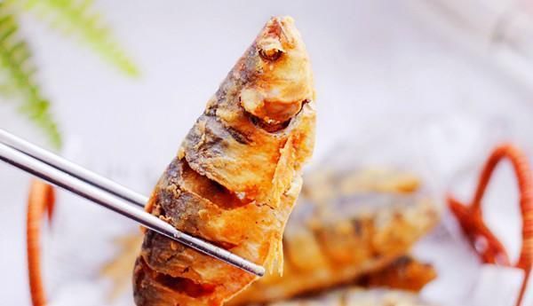  鱼肉|炸鱼时，裹淀粉还是面粉，裹对“粉”鱼肉才能外酥里嫩，又香又脆