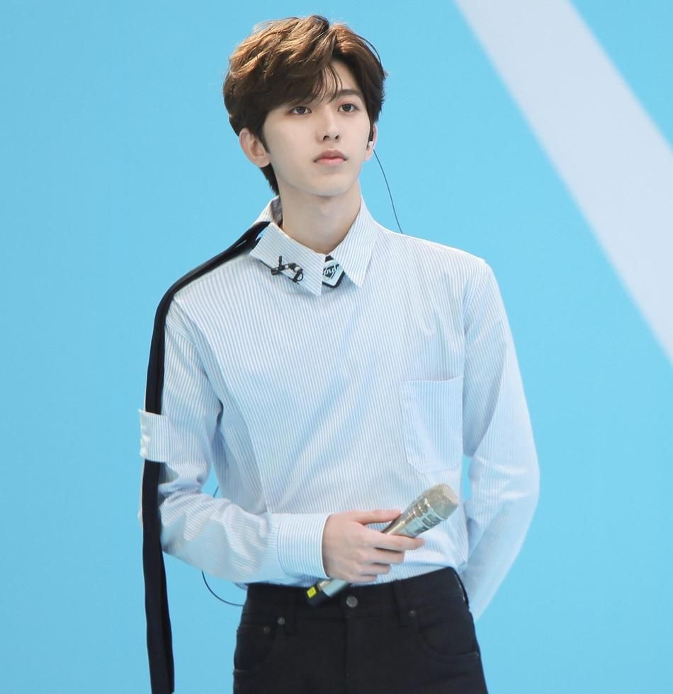  孟美岐|王一博蔡徐坤文盲？孟美岐杨超越小学学历？做艺人需要有文化吗？