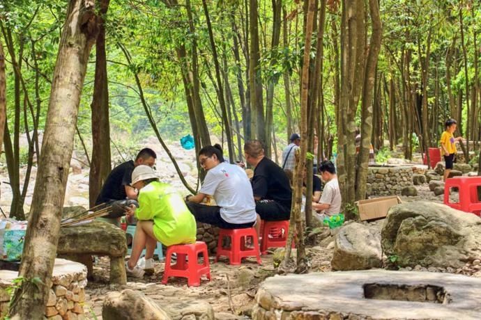  露营|小众游|泛舟露营戏水K歌……漫步夹缝岩，感受惬意悠然