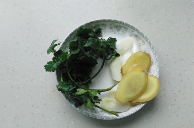  保证|炖鱼汤的时候，牢记这3个小窍门，保证鱼汤鲜美，一点都不腥