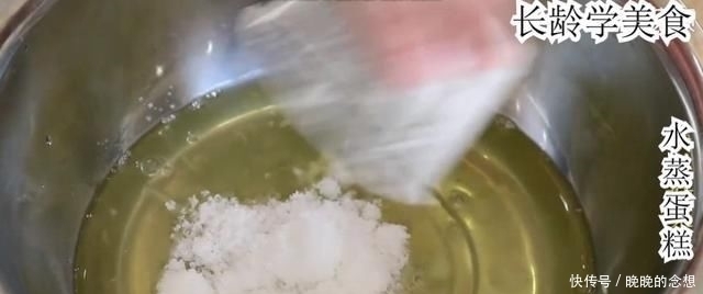 馒头|面粉不光可以蒸馒头包子,还可以蒸蛋糕,长龄刚学的制做还算成功