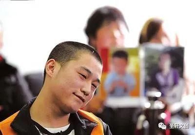 赴死|经历“多个父亲母亲”，微笑赴死的背后，是父母的悲哀和语言戕害