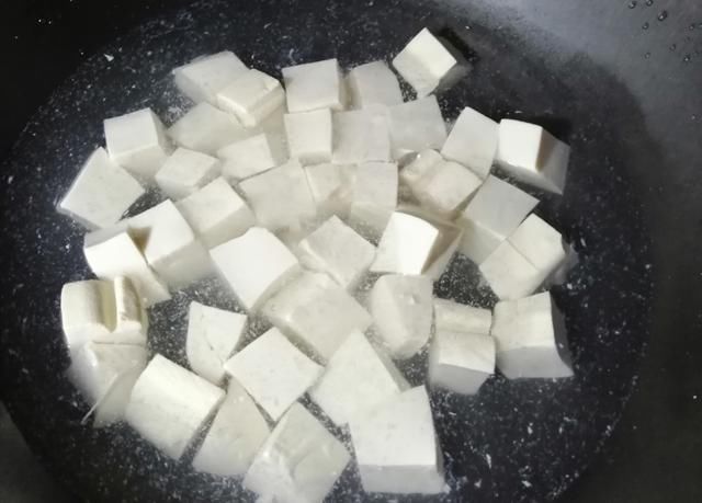 美味|麻婆豆腐简单又好吃的家常做法，麻辣鲜香，嫩滑不碎，美味更下饭