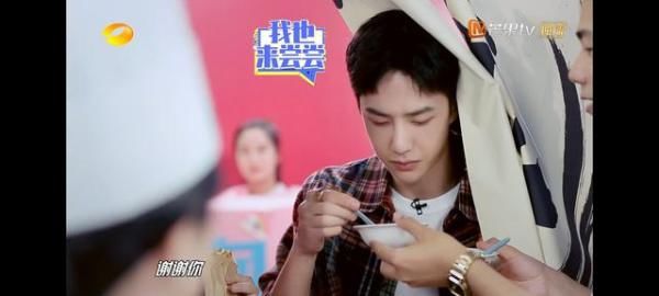  王一博|王一博想和赵丽颖共吃一碗肉燕，被主持人阻止，是小心还是多心？