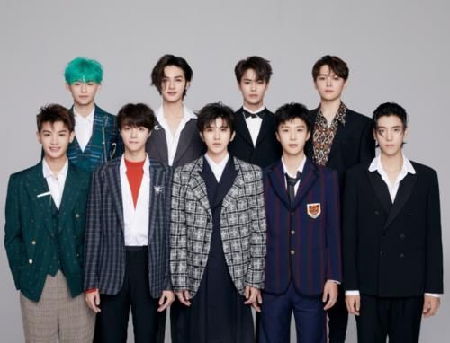  超话|秀人超话排名：蔡徐坤断层，火箭少女集体没落，李汶翰挺意外