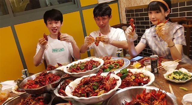  诺马|世冠AG4：3淘汰VG，一诺马可开团仿佛一个战神，赛后全队吃龙虾