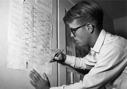 小时|人可以多久不睡觉17岁学生硬撑了264个小时,最后他成了这样