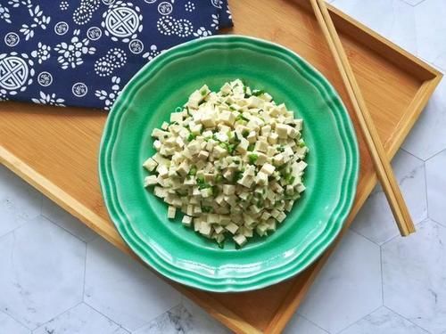  凉菜|简单又好做的家常凉菜，小葱拌豆腐，清淡爽口又嫩滑
