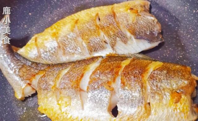  鱼身|如何煎鱼才不粘锅？3个技巧是“关键”，保证鱼身完整，金黄香酥