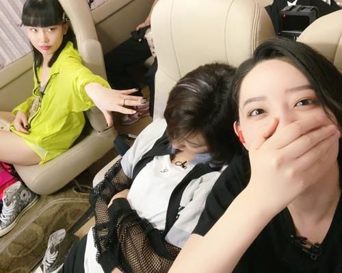  舞台|李斯丹妮和万茜粉丝因投票内讧，被吐槽不知感恩，姐妹关系破碎？