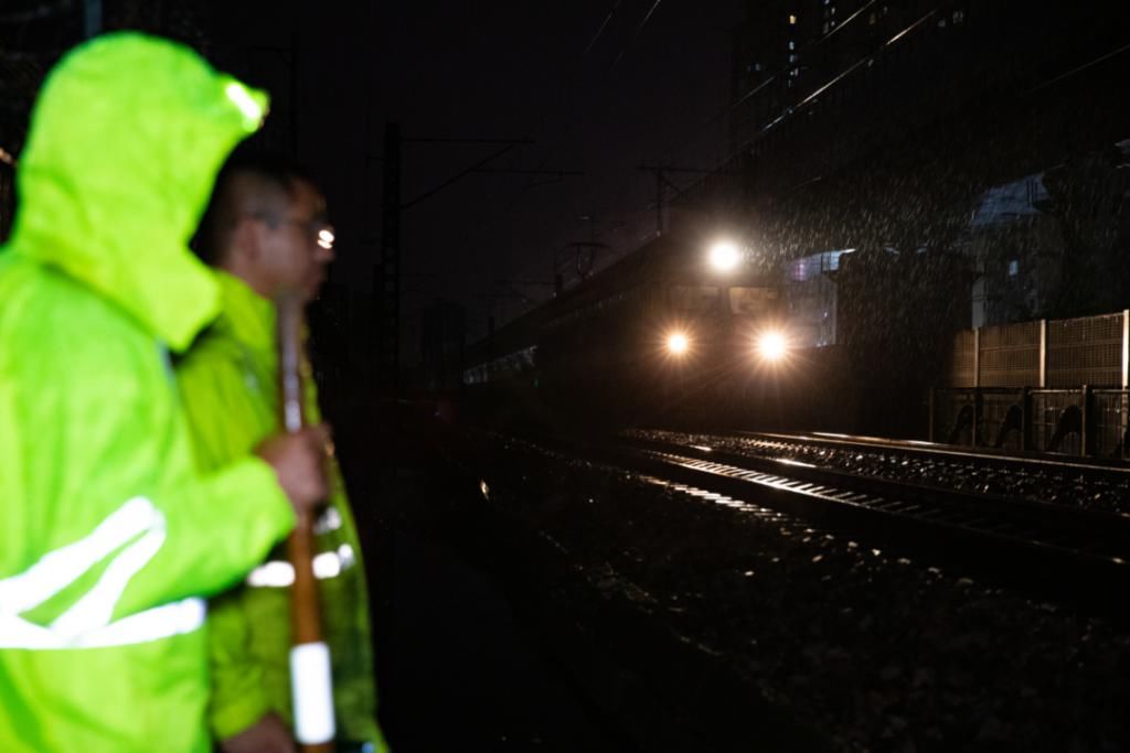 石德铁路|一下雨，这些人就往外跑……