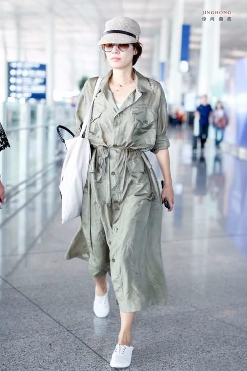 马伊|马伊琍带俩女儿现身机场,穿大妈七分裤还踩平底鞋,腿短了一半!