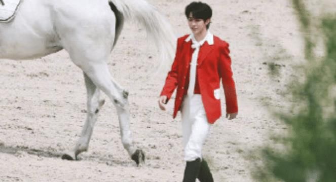  满分|孟美岐加盟《奔跑吧》，路透图帅气满分，原来你是这样的大哥！