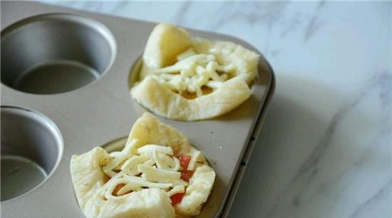  新鲜出炉|换个花样吃吐司，放到烤箱就搞定，快试试新鲜出炉的吐司杯