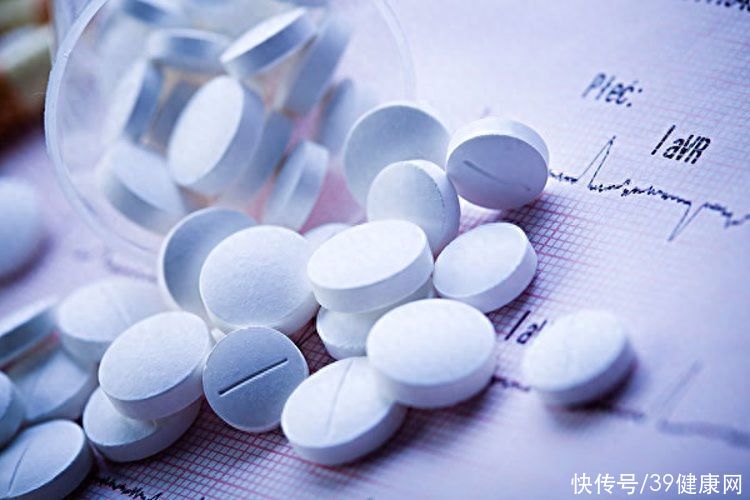 甲钴胺对糖尿病人要吃多久才有效(甲钴胺是糖尿病患者的“好帮手”，对付5种病很在行，吃多久停药)