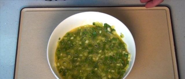 家庭美食|蒜苗炒鸡蛋，先炒蒜苗还是鸡蛋教你小技巧，味道鲜上鲜，太香了