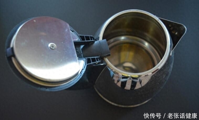 天天喝电热水壶烧的水，对身体有害？提醒：为了健康，4种水少喝2023