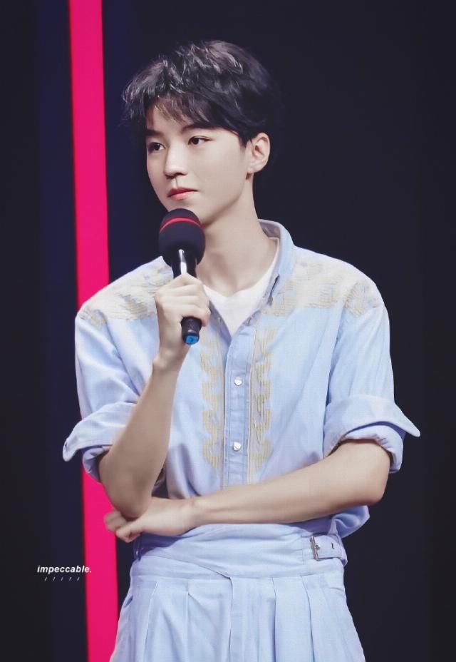  英雄|王俊凯官宣英雄联盟代言人，首场比赛就获胜！现场取的游戏名超拽