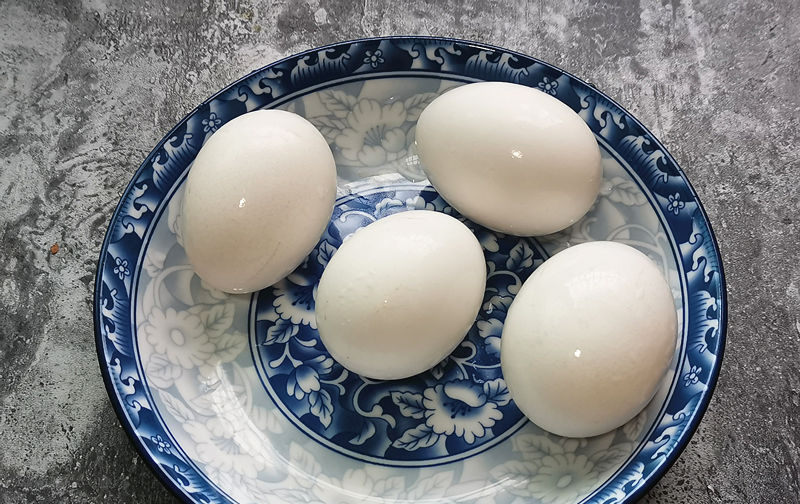  早餐|鸡蛋别总白水煮，试试这样做，香辣入味，挑食的孩子抢着吃！