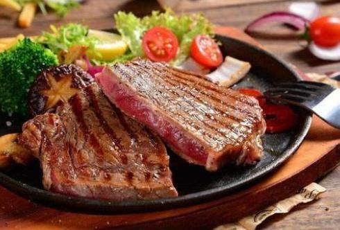 尊贵身份|去西餐厅吃牛排,别光说几分熟,多说一句话,牛排大一圈!