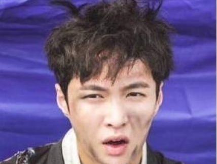  地上|张艺兴后空翻出事故！脸、脖子、膝盖“哐”拍在地上